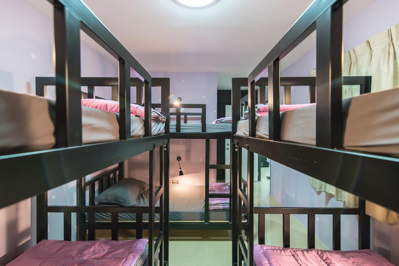 Full Stop. Hostel Patong Buitenkant foto