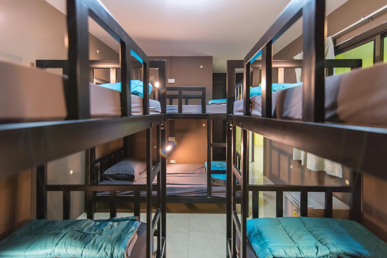 Full Stop. Hostel Patong Buitenkant foto