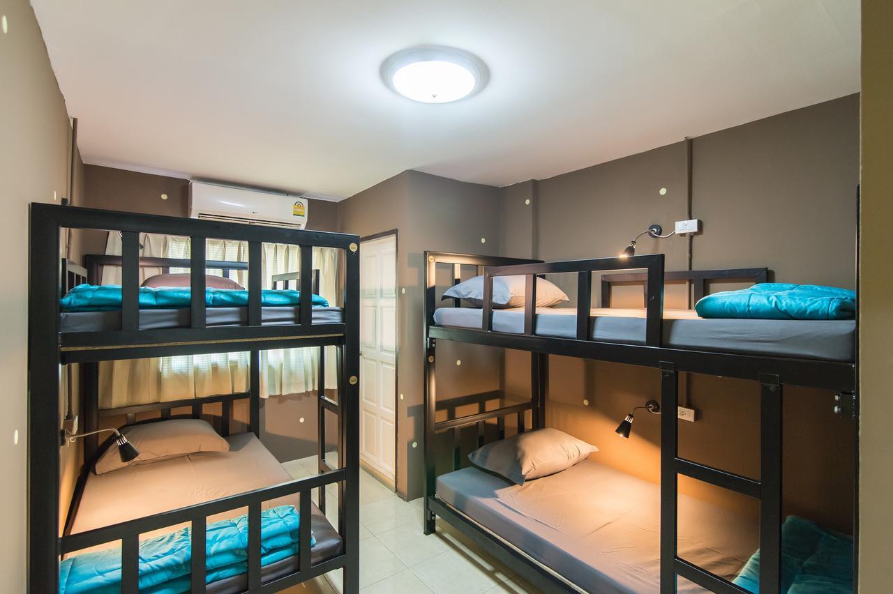 Full Stop. Hostel Patong Buitenkant foto