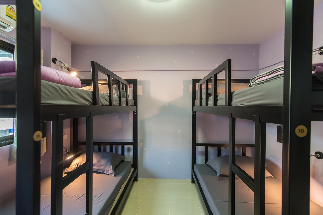 Full Stop. Hostel Patong Buitenkant foto