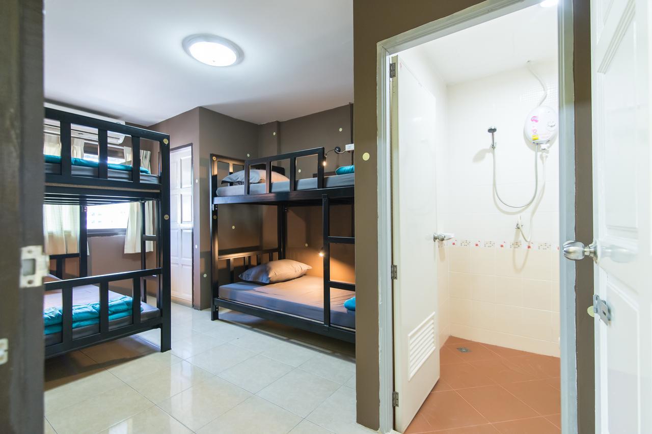 Full Stop. Hostel Patong Buitenkant foto